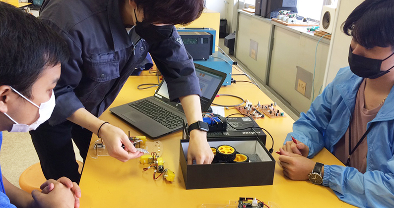 電子工学科 ロボット体験実習